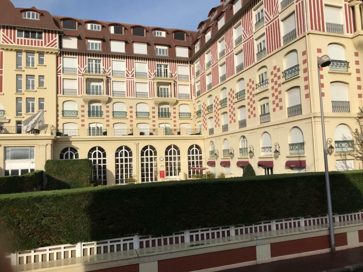 Le Royal Apartment Deauville Luaran gambar